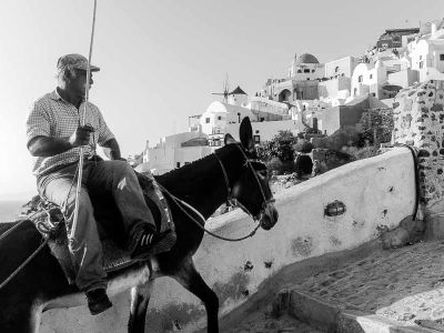 Santorin, montée depuis le port de Oia